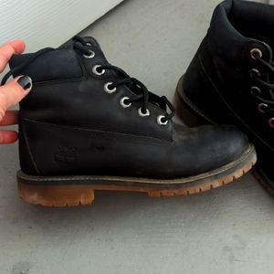 Black timberlands size 7  in women's